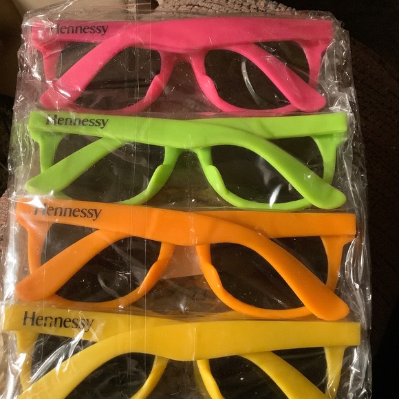 Hennessy sun glasses - Picture 1 of 3